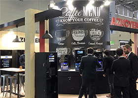 Azkoyen präsentiert auf der Euvend & Coffeena 2019 in Köln seine neuen Automaten.